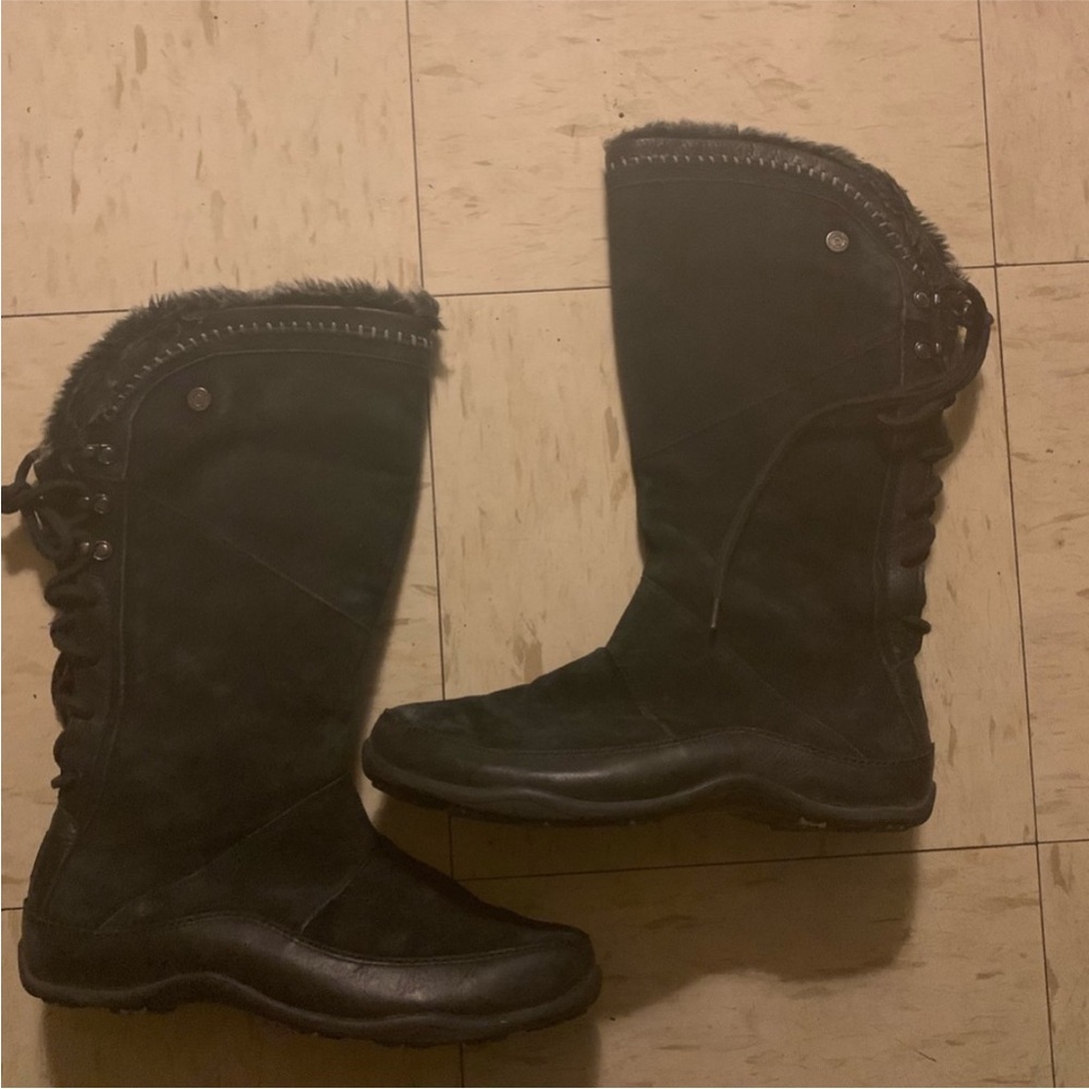 Women's Black Winter Boots Laced in the Back. Size 9